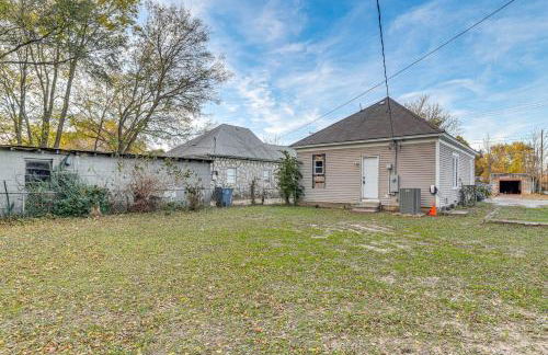 Stroll to Main St Eats! Pet-Friendly Joplin Escape - Foto 3