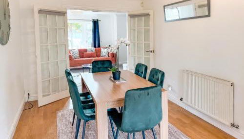 Raygill LT 4 Bedroom House By Furnished Accommodation - Private Parking - Perfect For Families & Contractors - Foto 5