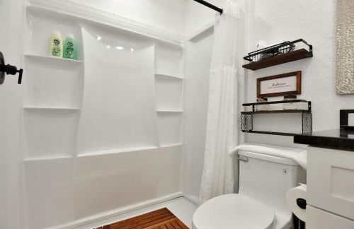 Modern King Suite #10 Steps to Daytona Beach - Foto 11