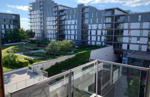 iSTAY APARTMENTS at VIZION - Fully Equipped Modern Serviced Apartments with Balconies, Superfast Broadband, Free Allocated Parking Space, 24h Security, Rooftop Gardens, Located in Central MK - Photo 30