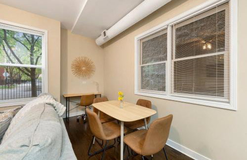 Stylish 2BR Walk to Rush UIC 10 Min Downtown Chicago Free Parking Wifi - Foto 14