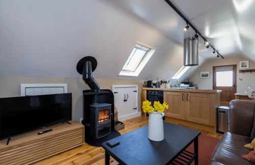 Hayloft with Log Burner and panoramic views - Photo 16