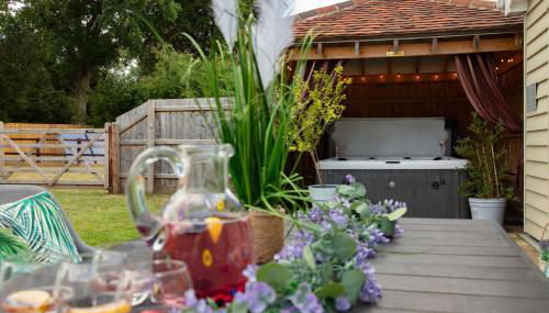 City to Country Retreat Luxury Cottage with Hot Tub - Foto 3, Garden