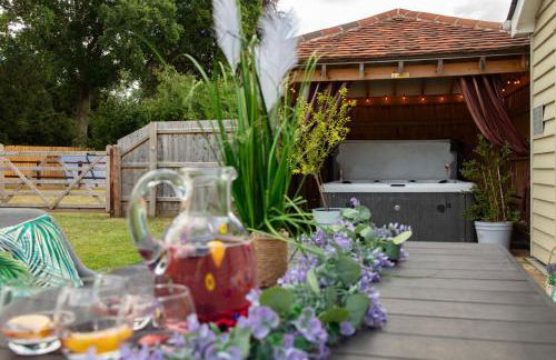 City to Country Retreat Luxury Cottage with Hot Tub - Foto 3