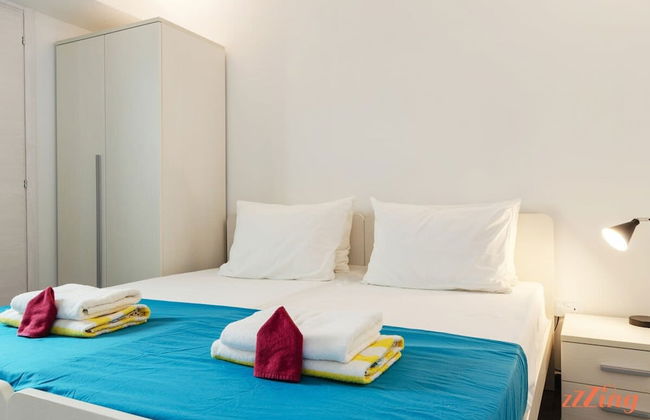 2 Bed Apartment w Distant Sea and Country Views - Foto 12