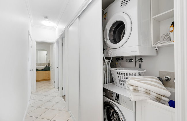 Spacious 3-beds w Direct Access to Pool - Photo 17