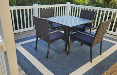 Spacious Beach House Steps to Sand - Foto 72