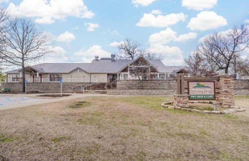 Retreat @ the Hills w/ Pets and Game Room - Foto 14