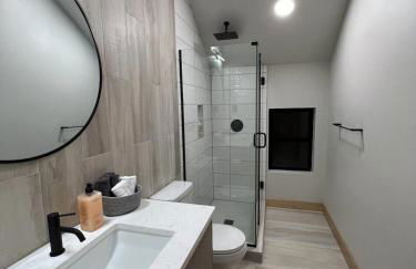 LUXE Hyak Retreat with Sauna, Hot Tub, Game Room, 6BR - Foto 30