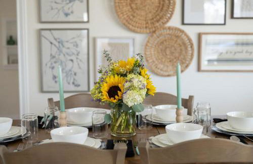 Whimsical Bluebird Cottage Hot Tub Patio Pet Friendly Central Location - Foto 28