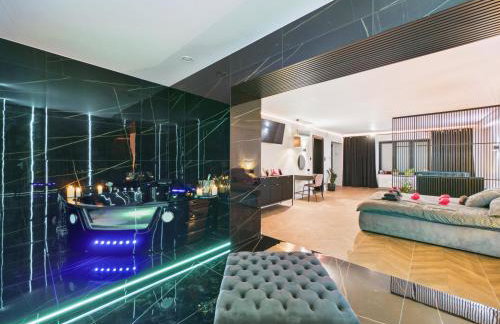 Jacuzzi LoveAparts Marki Romantic Getaway - Photo 37