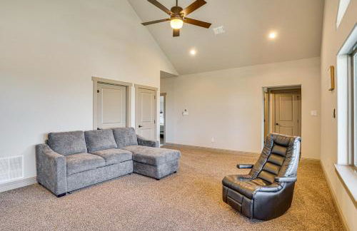 Elegant Sunset Meadow Ranch in Texas with Hot Tub - Photo 12