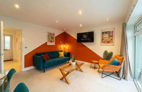 Perfect Getaway 3 Bedroom Home with Fast WiFi & Parking - Photo 6