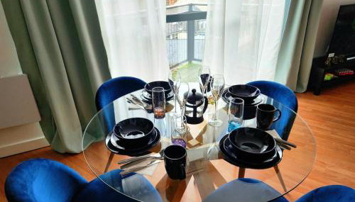 Stylish 2-Bed Apartment, Free Parking, Walk to Hospital & Uni - Foto 4