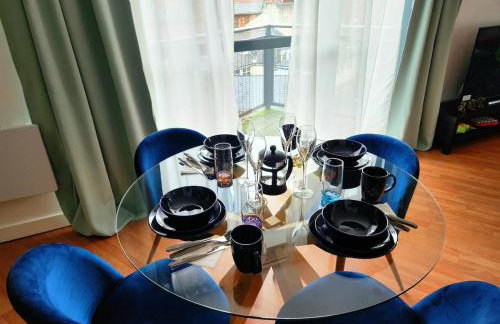 Stylish 2-Bed Apartment, Free Parking, Walk to Hospital & Uni - Foto 4