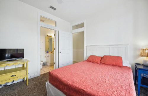 Just Beachy - 5 Bedroom Beach Front Home! Sleeps 20 Home by RedAwning - Foto 61