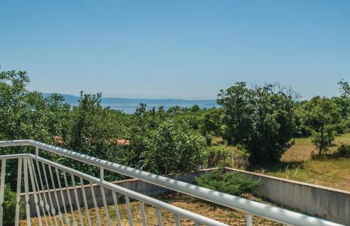 2 Bedroom Awesome Apartment In Labin - Photo 7