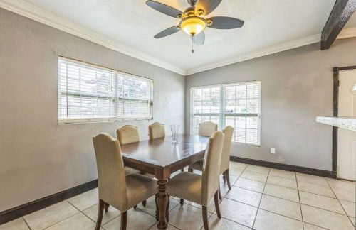 Amazing 'Hot Tub' Home Minutes To Hospitals & Beaches - Photo 25