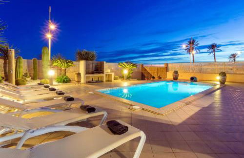 Villa near ibiza Town Sleeps 14 - Foto 3