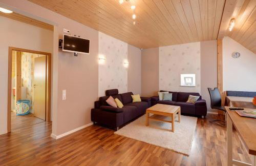 Hof in L i e b e s d o r f - Akelei - Foto 1