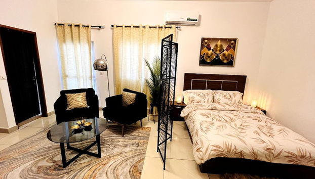 Large Studio at Your Disposal in Abidjan - Foto 2, Habitación