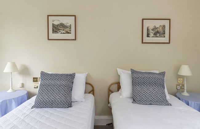 JOIVY Charming 3 bed house with a rooftop terrace - Photo 4