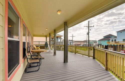 Walk to Crystal Beach! Family Retreat with Deck - Foto 26