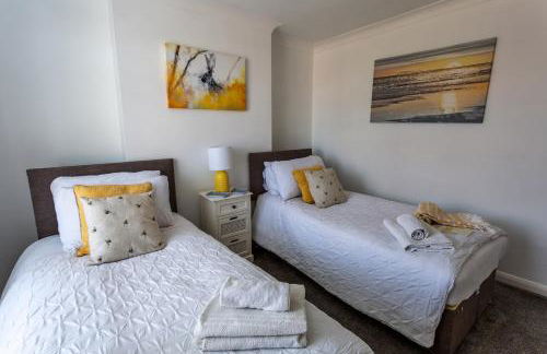 Cottage, Hot Tub, Open fire, Games Room, large Garden Sleeps 2-8 - Foto 45