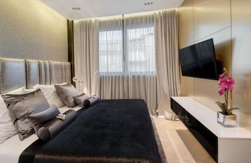 Posh Residence Luxury Suites - Photo 44
