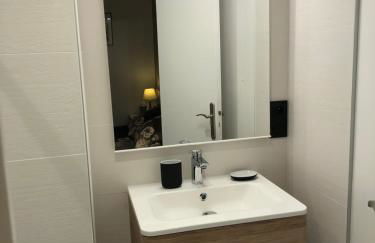 Maison de centre-ville au calme avec jardin et parkings - Photo 8