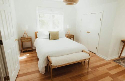 Huge Beach Bungalow- Yard, Beach Pass, King Beds - Foto 27