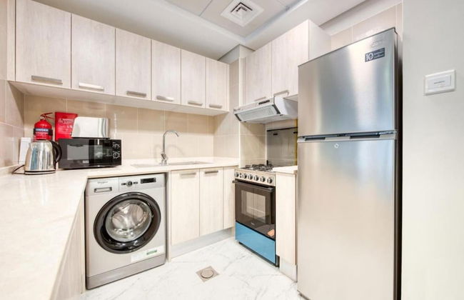 Elite LUX Holiday Homes - Stylish 1 BR Pool World Class Gym in Dubai South - Photo 10