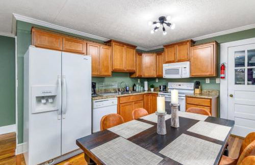 New River Gorge Cottage w Hot Tub, Fire Pit, Grill - Foto 15