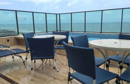 Apartamento Quarto e Sala, varanda, vista mar com infraestrutura - Foto 19