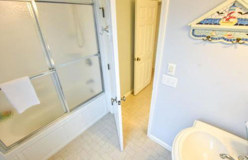 Beautiful Spacious Family Retreat w Pool - Foto 21