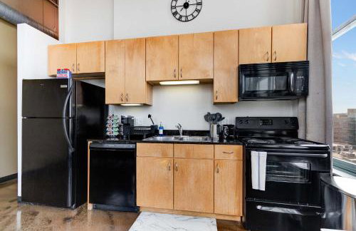 West Loop - City Views With In & Out Parking 1 - Photo 4