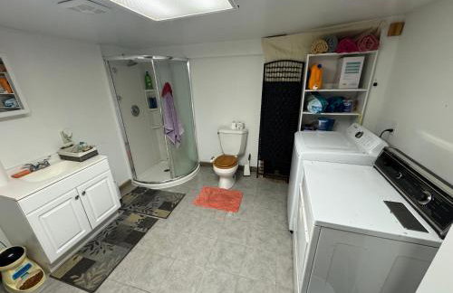 Comfortable one bedroom basement apartment in the woods - Foto 20