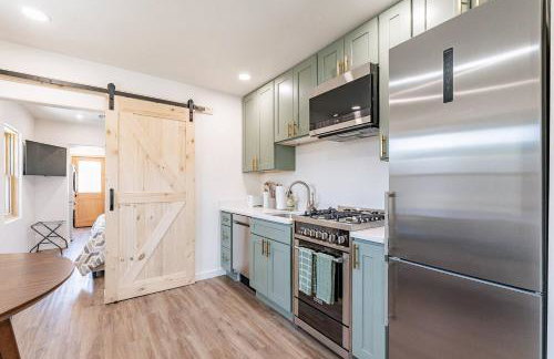 Downtown Bungalow -Duplex - EV Charger - Foto 8