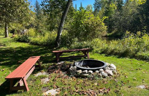 Sleeping Bear Riverside Cabins - Foto 17