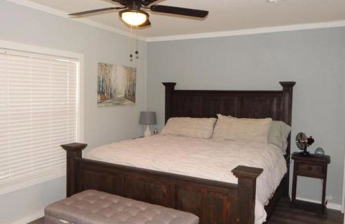 Lakefront Oasis with Private Hot Tub - Foto 13