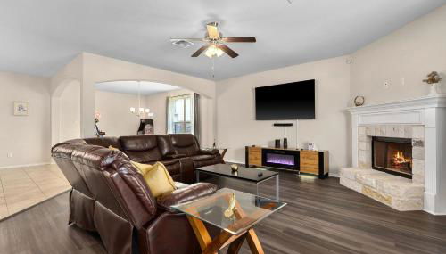 NEW 12 Bd Temple House, up to 14 PPL, Perfect for Families, Contractors, Large Groups, In Home Theatre, Arcade, Billiards - Professionally Managed By Stay Albatross Furnished Rentals - Foto 4