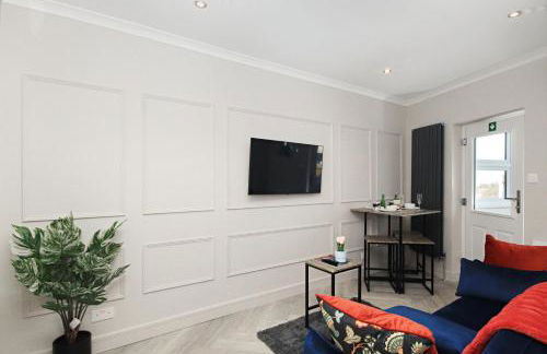 Rayan Heights Cosy 1 bedroom flat sleeps 2 perfect for contractors tourists families - Free parking - Foto 34