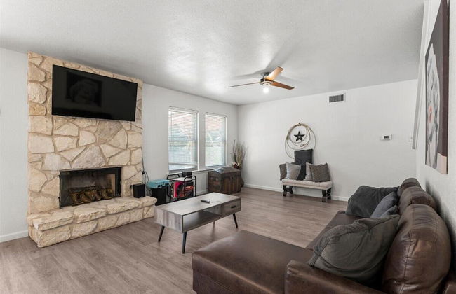 Oasis w Huge Pool & BBQ Patio - Photo 20