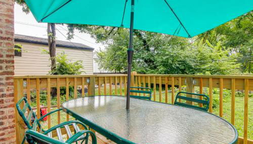 2 Mi to South Shore Beach Urban Retreat with Yard - Foto 3