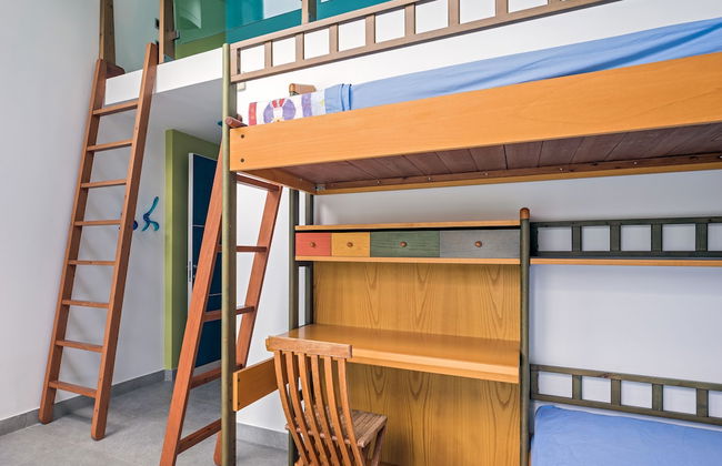 Minimal Blue Villa - Photo 13