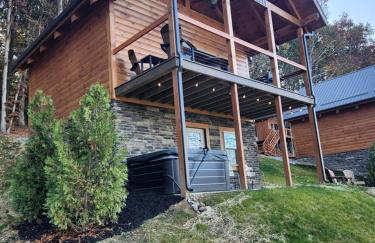 Group Friendly Cabin with Spa on the Deck near Tappan Lake in Ohio - Foto 3