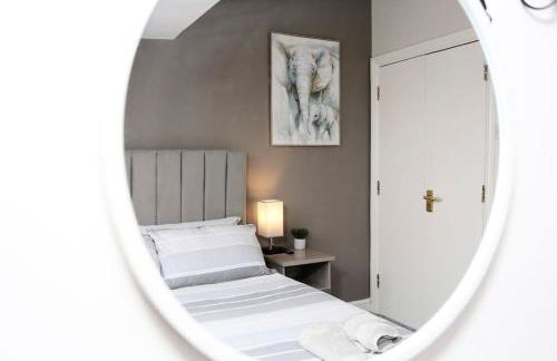 The Hot Tub Townhouse by Holiday Heim - Photo 39