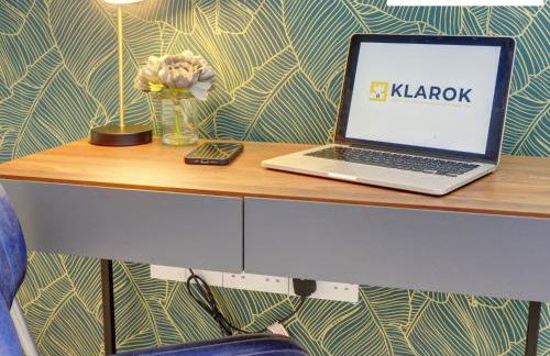 LARGE 4 Bedroom Semi-Detached House Sleeps 7 By Klarok Short Lets & Serviced Accommodation - Foto 9