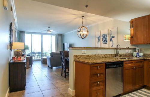 Gorgeous Overlooks The Courtyard in Classic Coastal Style Waterscape C400 - Foto 7