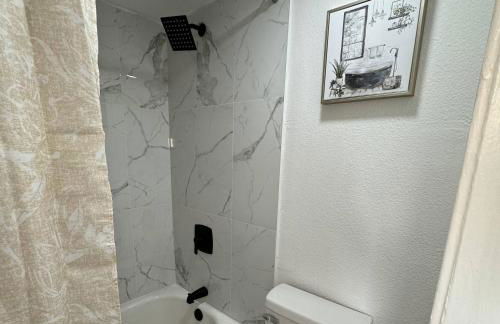 2BD - 1 Dallas l FIFA READY l 5 Min from Love Field - Foto 37